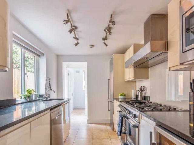 London, KT2 6LW, United Kingdom | 3 bed duplex for rent #175996088 | Rentberry