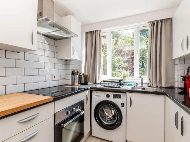 London, KT2 7BP, United Kingdom | 2 bed apartment for rent #155691779 | Rentberry