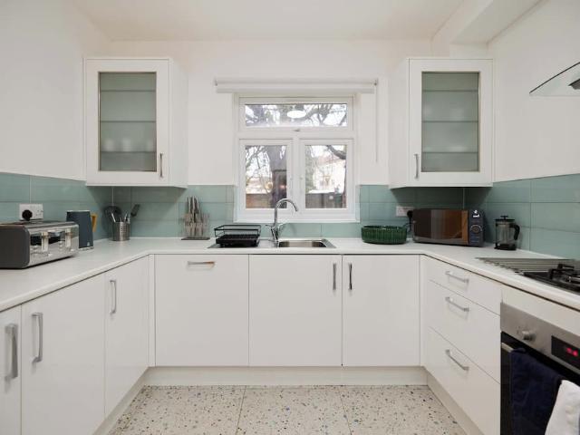 London, KT2 7JL, United Kingdom | 5 bed house for rent #165099086 | Rentberry