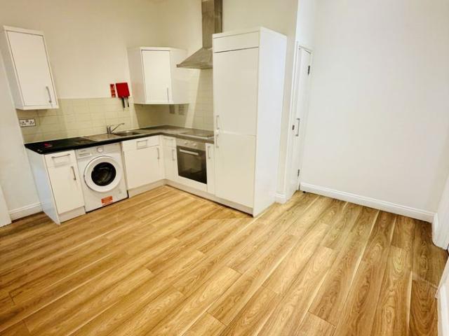 London KT3, 2 bed flat to rent, £1,750 pcm | PrimeLocation