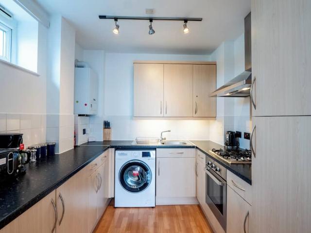 London, KT3 3NA, United Kingdom | 2 bed apartment for rent #147407248 | Rentberry