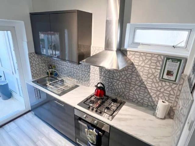 London, HA8 9LW, United Kingdom | 4 bed house for rent #171437497 | Rentberry