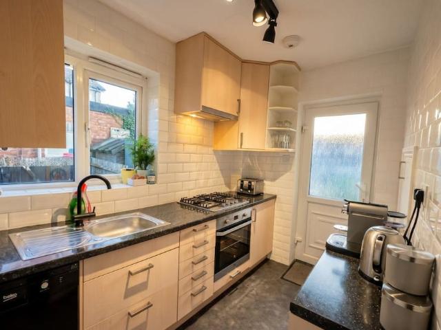London, HA8 9RY, United Kingdom | 2 bed apartment for rent #160285651 | Rentberry