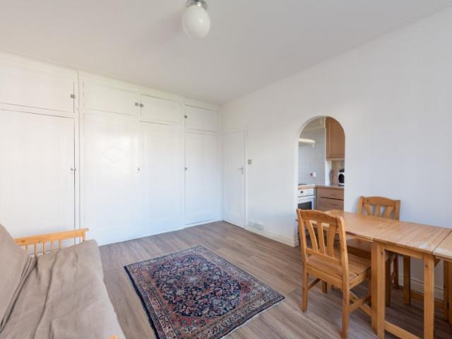 London | Hadleigh Residential