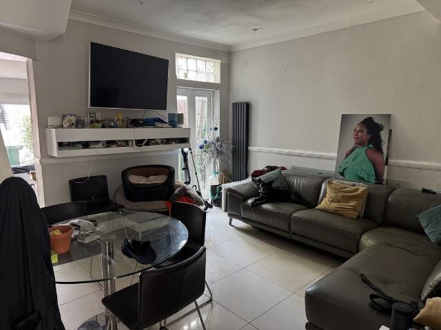 London, Hale End, ENGLAND, GB | Room for rent #168536849 | Rentberry