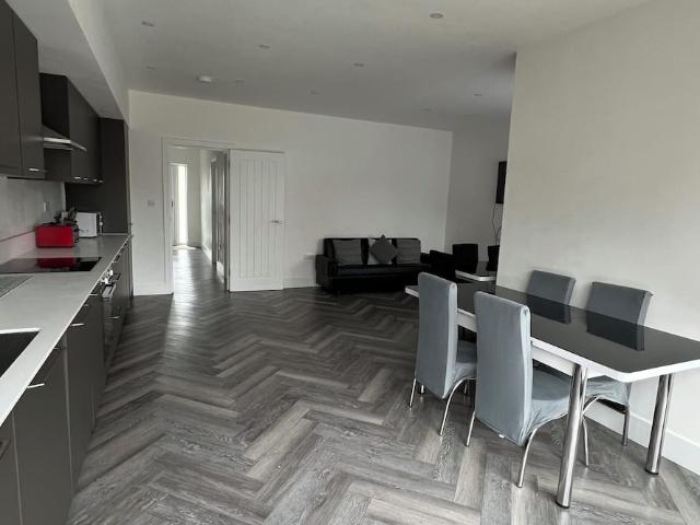 London, IG4 5AD, United Kingdom | 5 bed house for rent #149460411 | Rentberry