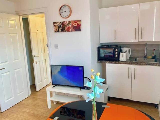 London, IG4 5DQ, United Kingdom | Studio apartment for rent #167067263 | Rentberry