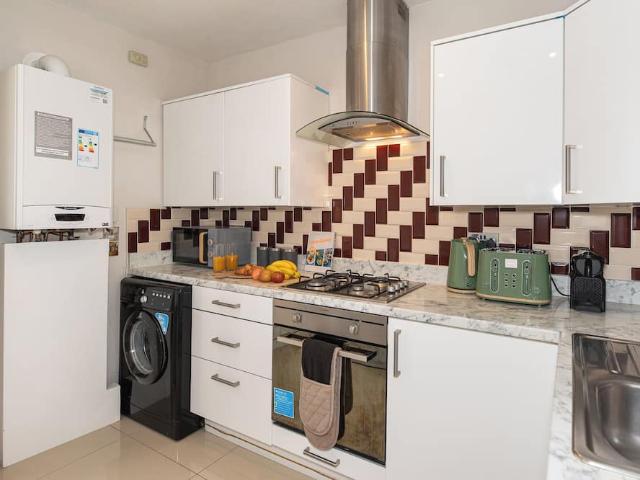 London, IG1 2NH, United Kingdom | 3 bed townhouse for rent #134159800 | Rentberry