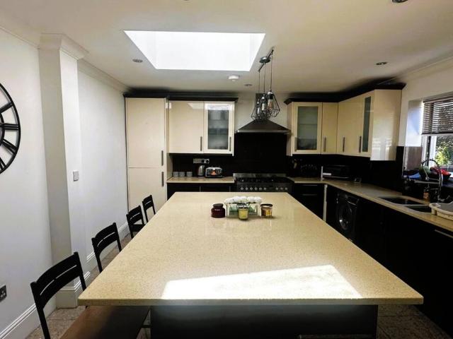London, IG1 3HG, United Kingdom | 3 bed apartment for rent #134157105 | Rentberry