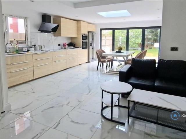 London, London, N14 1 bed in a house share to rent £800 pcm £185 pw