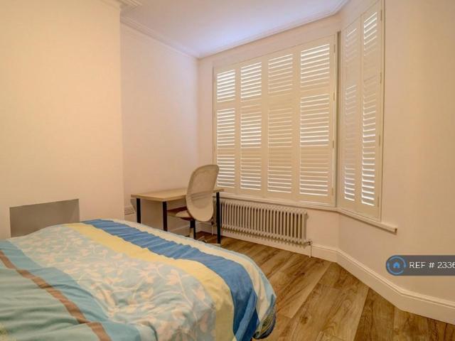 London, London, E13 1 bed in a house share to rent £850 pcm £196 pw
