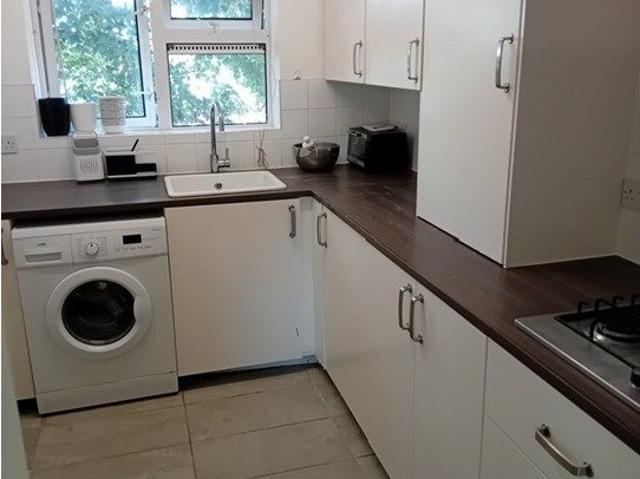 London, London IG8, 2 bed flat to rent, £1,825 pcm | PrimeLocation