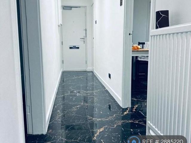London, London, RM7 2 bed flat to rent £1,750 pcm £404 pw
