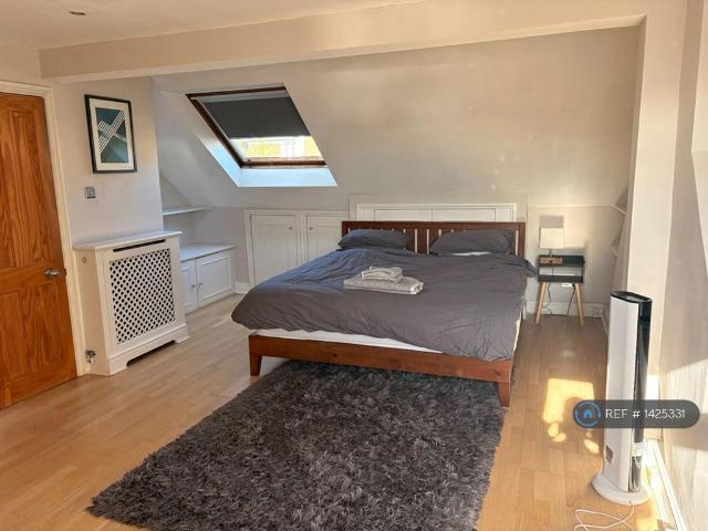 London, London, SW11 2 bed flat to rent £2,925 pcm £675 pw