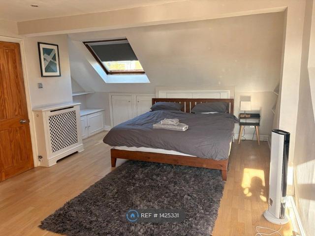 London, London SW11, 2 bed flat to rent, £2,999 pcm | PrimeLocation