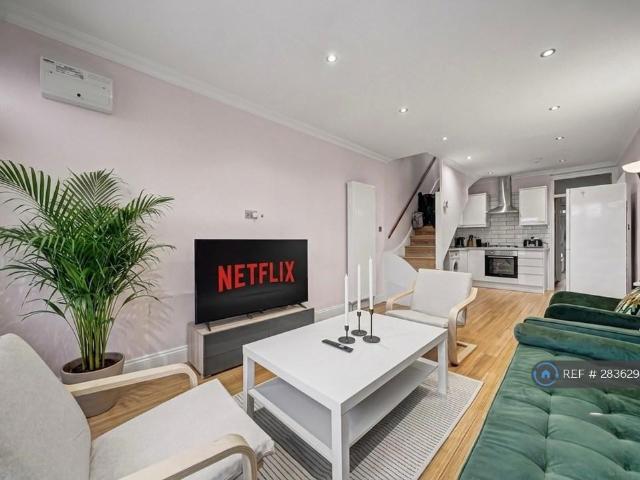 London, London, SW16 3 bed detached house to rent £2,800 pcm £646 pw