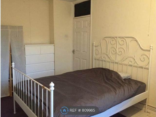 London, London SW19, 4 bed flat to rent, £2,650 pcm | PrimeLocation