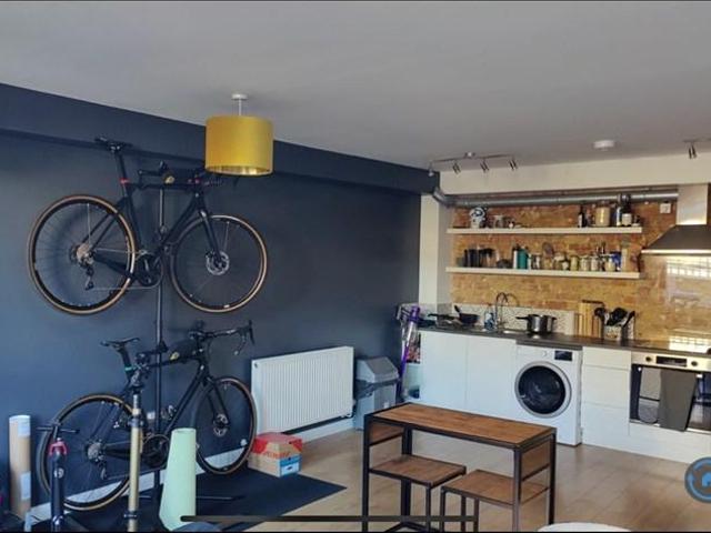 London, London, SW6 2 bed flat to rent £3,000 pcm £692 pw