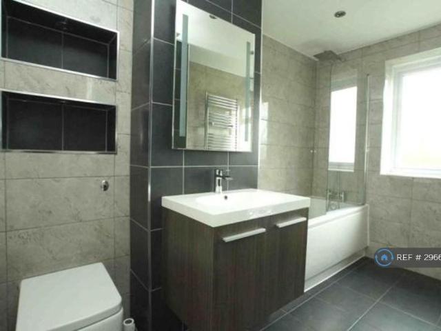 London, London, SE20 3 bed flat to rent £2,350 pcm £542 pw