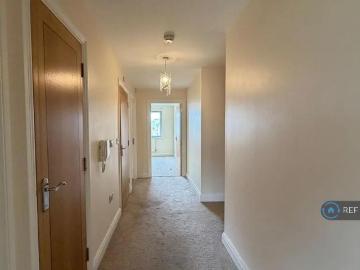 London, London, SE28 2 bed penthouse to rent £3,000 pcm £692 pw