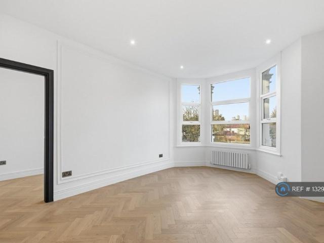 London, London, W3 2 bed flat to rent £2,295 pcm £530 pw