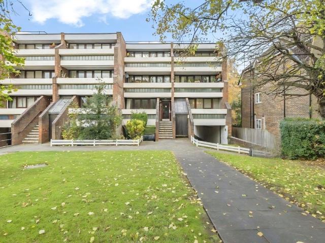 London Lane, Bromley BR1, 2 bed flat to rent, £1,695 pcm | PrimeLocation