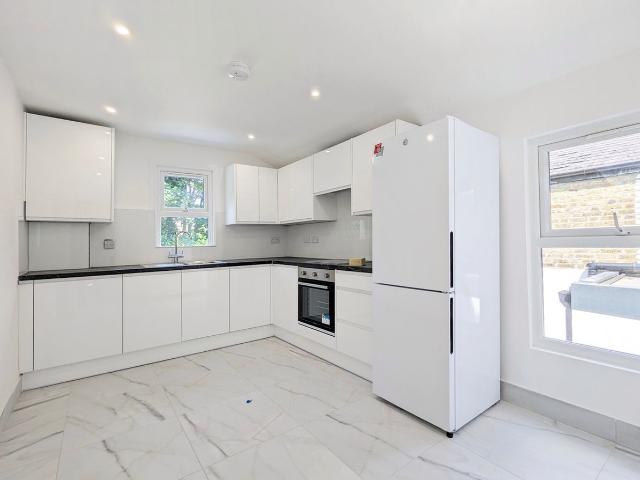 London N15, 3 bed maisonette to rent, £2,500 pcm | PrimeLocation