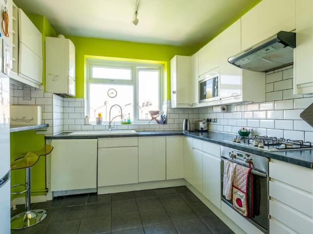 London, N16 8EG, United Kingdom | 4 bed apartment for rent #127630651 | Rentberry