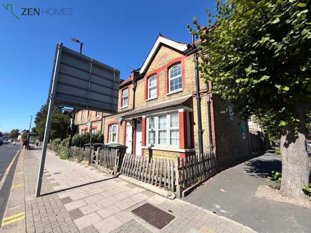 London N17 3 bed end of terrace house to rent £2,600 pcm £600 pw