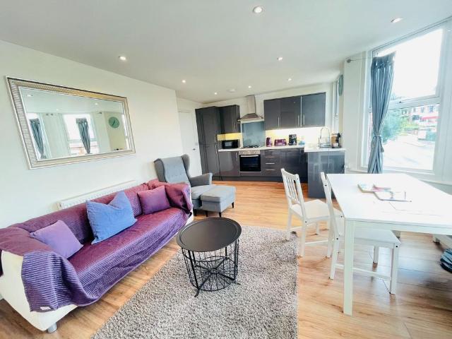 London N10 2 bed apartment to rent £2,000 pcm £462 pw