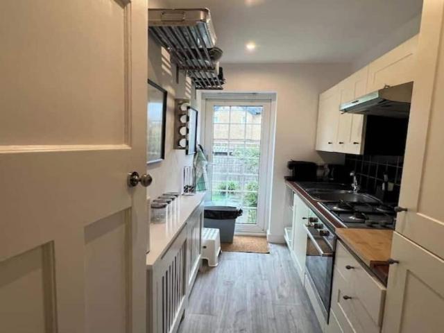 London, N10 2DS, United Kingdom | 3 bed apartment for rent #160313049 | Rentberry