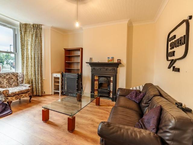 London N11 2 bed apartment to rent £2,002 pcm £462 pw