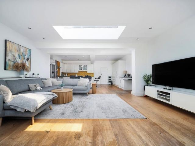 London, N13 5BT, United Kingdom | 3 bed house for rent #176004338 | Rentberry