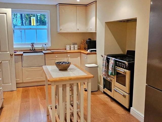 London, N1 0ER, United Kingdom | 3 bed house for rent #121437201 | Rentberry