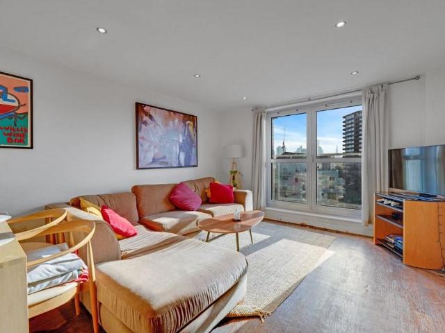 London N1 2 bed flat to rent £2,700 pcm £623 pw