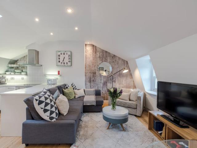 London, N1 9DB, United Kingdom | 2 bed duplex for rent #134159565 | Rentberry