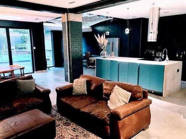 London, N21 3NX, United Kingdom | 8 bed house for rent #121964417 | Rentberry