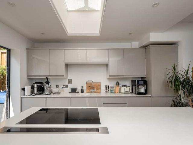London, N2 8JL, United Kingdom | 3 bed house for rent #170780933 | Rentberry