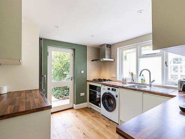 London, N4 2HS, United Kingdom | 3 bed apartment for rent #133195030 | Rentberry