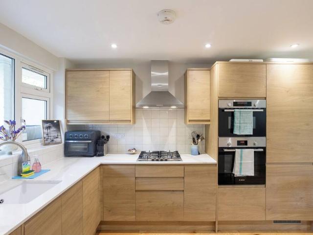 London, N7 9LX, United Kingdom | 3 bed apartment for rent #168683033 | Rentberry