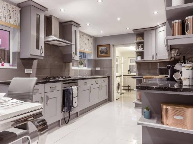 London, N8 0ET, United Kingdom | 4 bed house for rent #96613377 | Rentberry