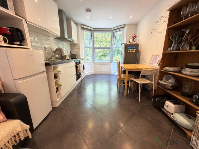 London N8 4 bed flat to rent £3,450 pcm £796 pw