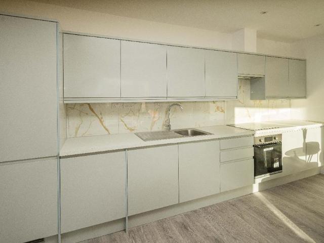 London N9 3 bed flat to rent £2,550 pcm £588 pw