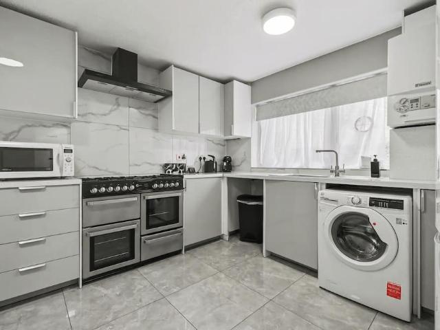 London, N9 9NY, United Kingdom | 3 bed house for rent #160770034 | Rentberry