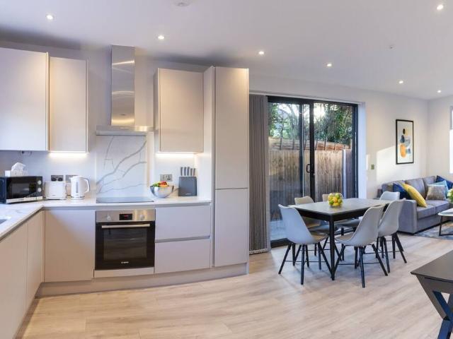 London, NW4 2AE, United Kingdom | 3 bed house for rent #116831092 | Rentberry