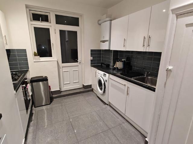 London, NW4 2HE, United Kingdom | 3 bed apartment for rent #165072154 | Rentberry