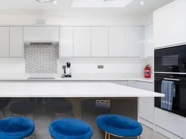 London, NW4 3HR, United Kingdom | 4 bed house for rent #117324668 | Rentberry