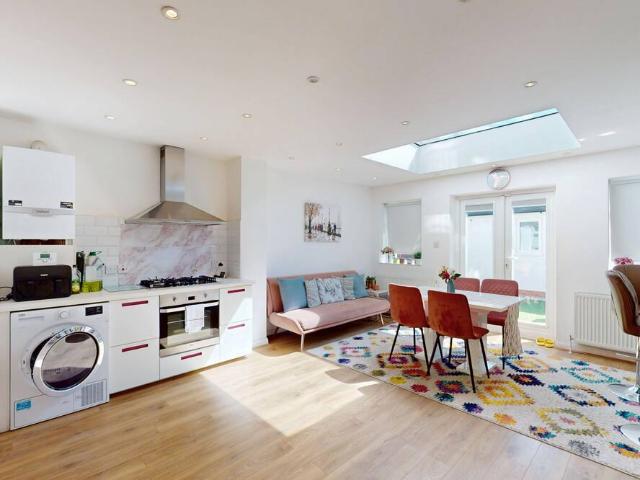 London, NW7 1LJ, United Kingdom | 3 bed duplex for rent #154360963 | Rentberry