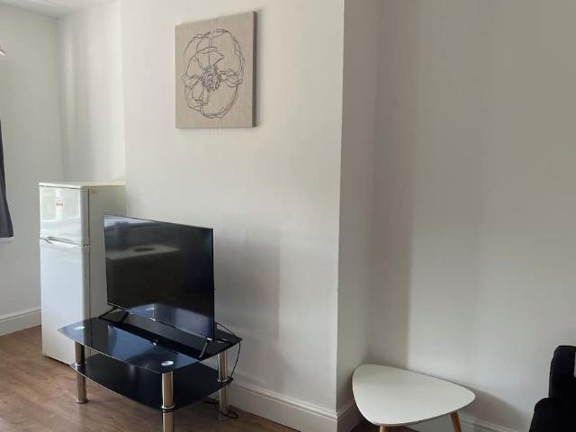 London, NW9 0NH, United Kingdom | 2 bed apartment for rent #154384013 | Rentberry