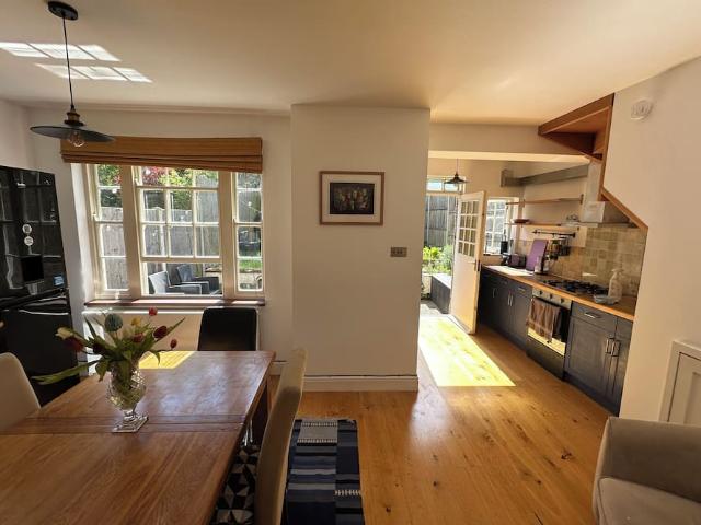 London, NW9 5JT, United Kingdom | 1 bed house for rent #131358734 | Rentberry